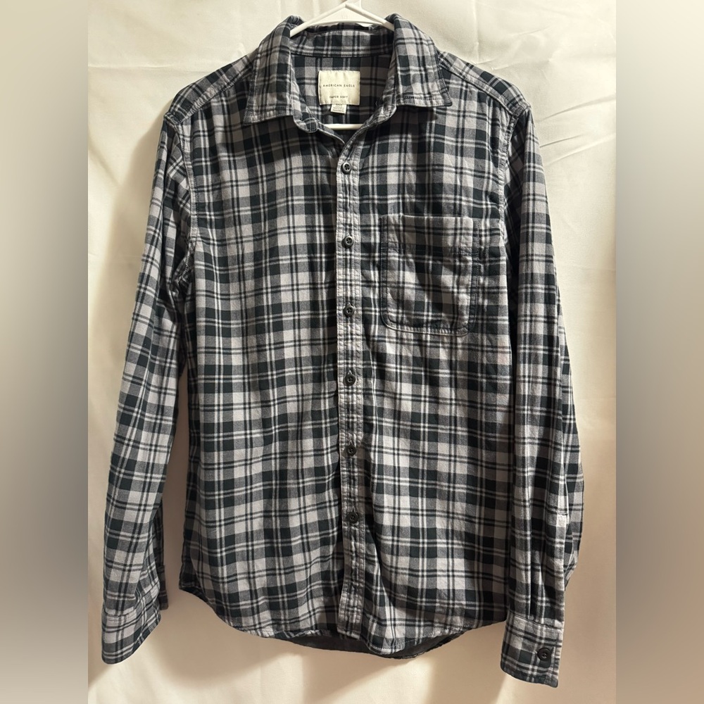 American Eagle Outfitters Super Soft Gray Plaid Button-Down Shirt size Small